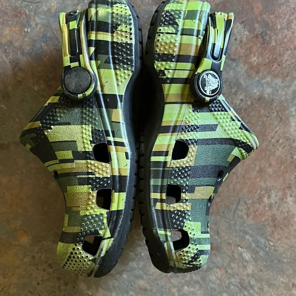 Crocs Camouflage Kids Shoes Sz 9 Unisex